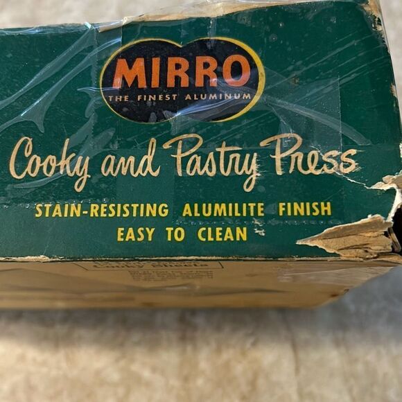 Vintage MIRRO Cookie Press w/Recipe Book - Picture 2 of 5